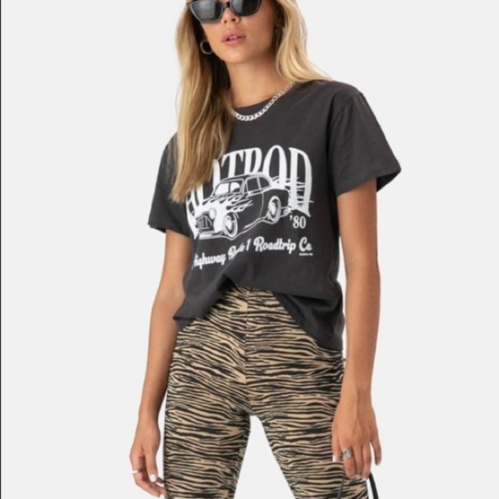 ADIKA GRAPHIC TEE